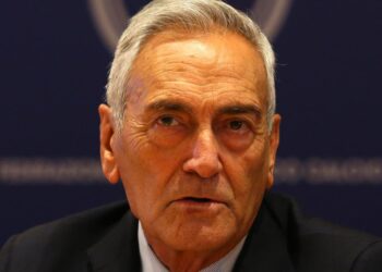 Presidente de la Federación Italiana de Fútbol renuncia tras el desastre de la selección