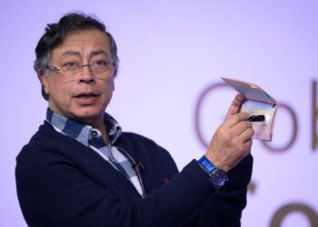 Procuraduría pide suspender de urgencia el nuevo modelo de pasaportes por presuntas irregularidades