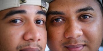 Santiago y José Antonio miran la vida a través de la ceguera del mal de Nohl