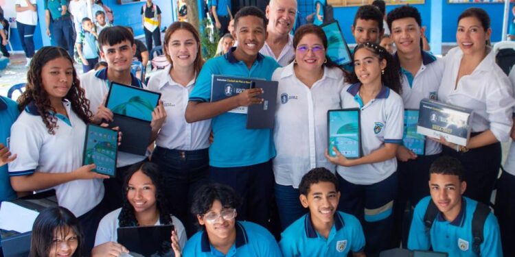 Soledad Educa Digital entregó 359 tablets en su segundo día y avanza hacia la meta de 2.270 dispositivos esta semana