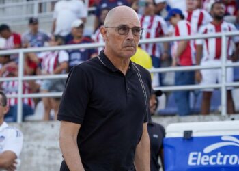 "Tengo un grupo de jugadores que en los peores momentos siempre ha sacado la cara": Arias