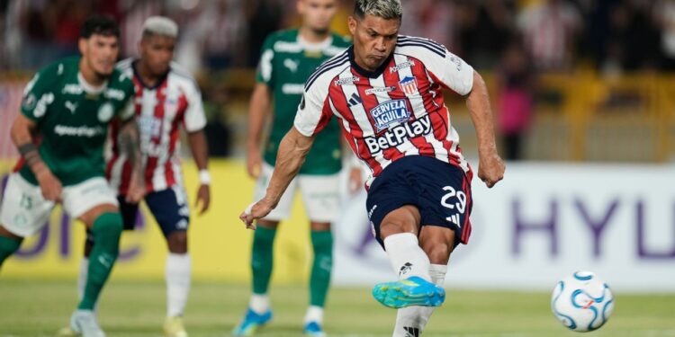 Video: Gol y show de Teo Gutiérrez en Junior vs. Palmeiras