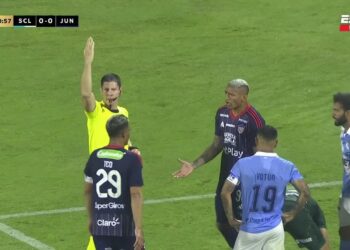 Video: Jermein Peña vio la roja tras un codazo vs Sporting Cristal por Libertadores