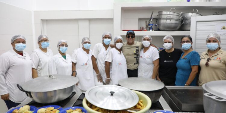 alcalde Char entrega cocina-comedor en la IED Hogar Mariano – Alcaldía de Barranquilla, Distrito Especial, Industrial y Portuario