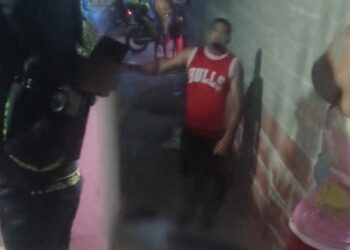 A hombre lo sorprendieron en un callejón y lo asesinaron a bala en Villa Soledad