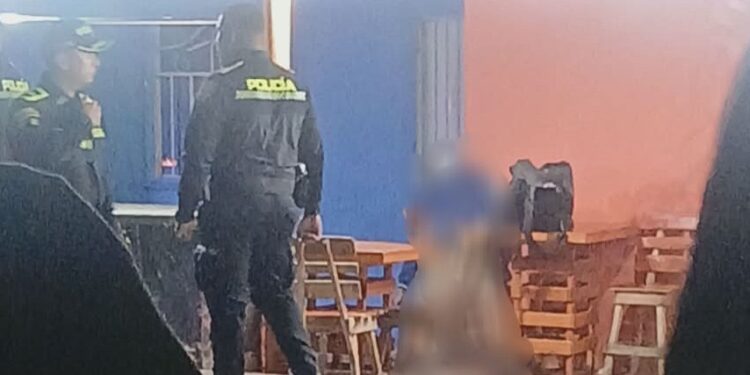 Asesinan a joven que se encontraba en un puesto de venta de fritos y jugos en Siete de Abril