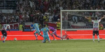 "Atajarle un penalti a Dayro en la última jugada es un éxito enorme": Silveira