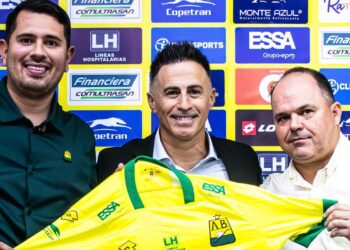 Bucaramanga presentó al uruguayo Pablo Peirano como su nuevo entrenador