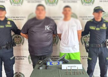 Capturan a dos presuntos integrantes de los Costeños con armas que serían usadas para extorsiones y hurtos