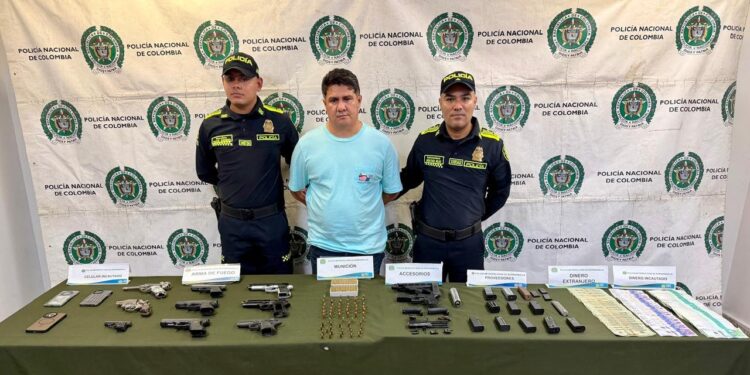 Cayó con 8 pistolas, un revólver y 155 cartuchos: capturan a presunto traficante de armas en Barranquilla
