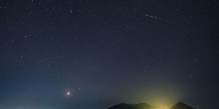 Cómo ver la lluvia de meteoros eta acuáridas que alcanza su punto máximo esta noche en el hemisferio sur