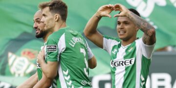 'Cucho' Hernández brilló con doblete en goleada del Betis al Oviedo