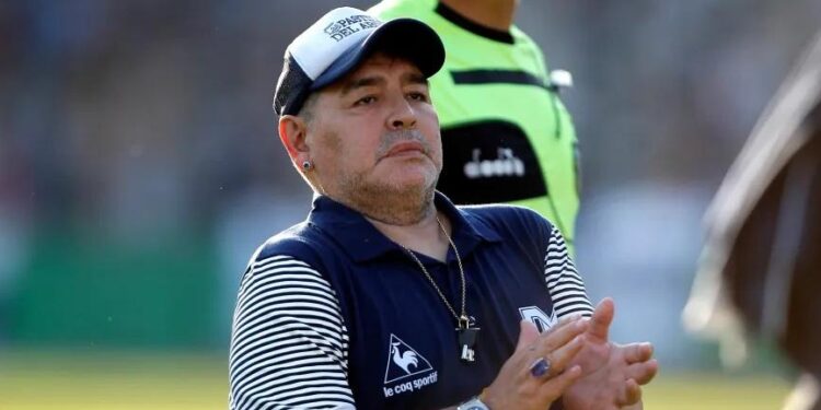 Dos médicos que evaluaron a Maradona insisten en que su última operación fue innecesaria