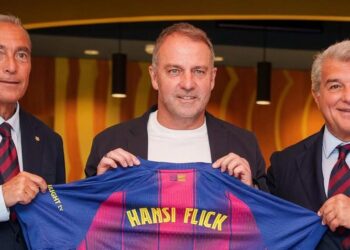 Flick renueva con el Barcelona hasta 2028, con otro año opcional