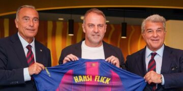 Flick renueva con el Barcelona hasta 2028, con otro año opcional