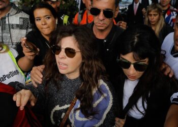 Hijas de Maradona demandan a jueza que provocó la anulación del primer juicio