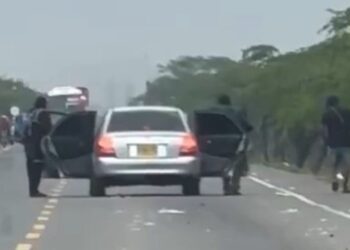 Hombres encapuchados y armados atracaron a ocupantes de un vehículo en una vía de La Guajira
