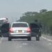 Hombres encapuchados y armados atracaron a ocupantes de un vehículo en una vía de La Guajira