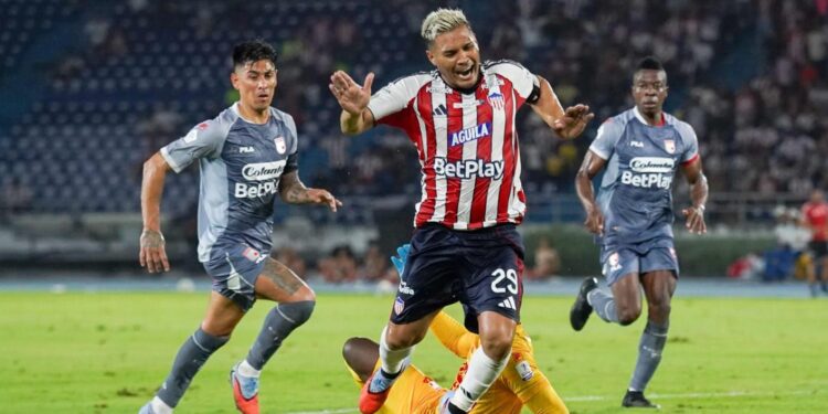 Junior acumula 11 partidos sin conocer la victoria ante Santa Fe