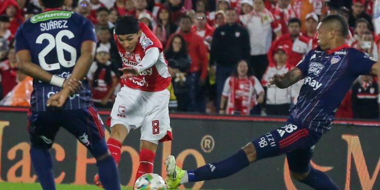 Junior se plantó firme ante Santa Fe, que salvó un punto sobre el final