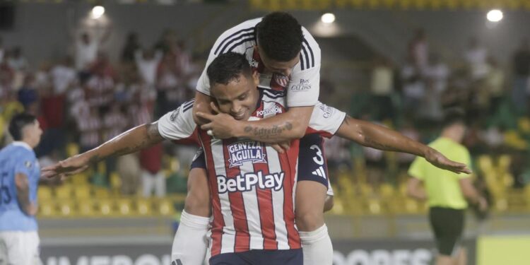 Junior sufrió hasta el final, pero ganó y tiene chance de ir a la Sudamericana