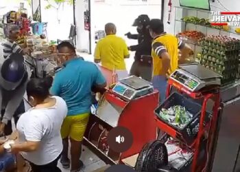 Llegaron a tienda en Santo Tomás a dejar panfleto extorsivo y acabaron atracando y haciendo disparos