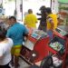 Llegaron a tienda en Santo Tomás a dejar panfleto extorsivo y acabaron atracando y haciendo disparos