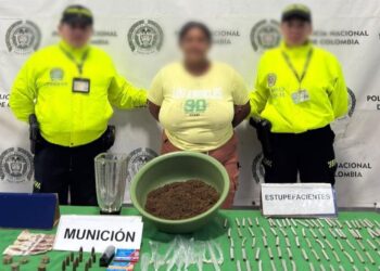 Mujer de 30 años, vinculada a los Costeños, cae en Soledad con 500 dosis de droga y munición