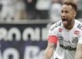 Neymar sufre lesión muscular y estará de baja por tres semanas
