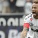 Neymar sufre lesión muscular y estará de baja por tres semanas