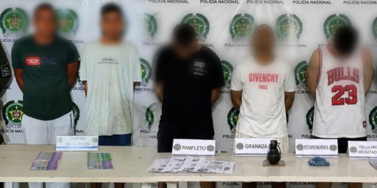 Policía atrapa a 15 presuntos extorsionistas de los Costeños y los Pepes, entre ellos dos menores