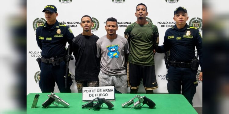Policía frustra posible homicidio y captura a tres presuntos sicarios de los Pepes en Las Ferias, Soledad