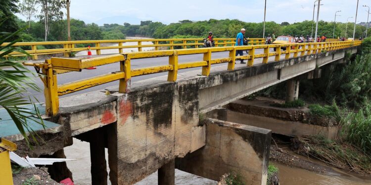 Puente que comunica a Colombia con Venezuela podría colapsar ante falla estructural