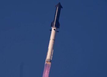 Resumen de noticias del lanzamiento del primer vuelo V3 del megacohete Starship de SpaceX, del 22 de mayo de 2026
