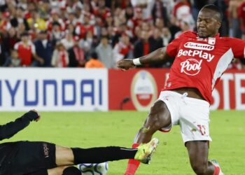 Santa Fe revive ante Platense con goles de Scarpeta y Rodallega