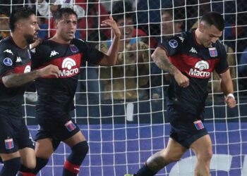 Tigre derrotó 2-0 al América y se metió en la discusión del grupo A