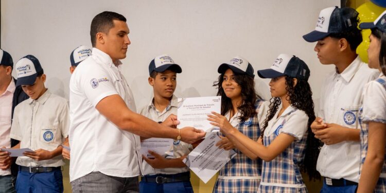 Tránsito de Soledad graduó a 108 Patrulleritos Escolares fortaleciendo la seguridad vial