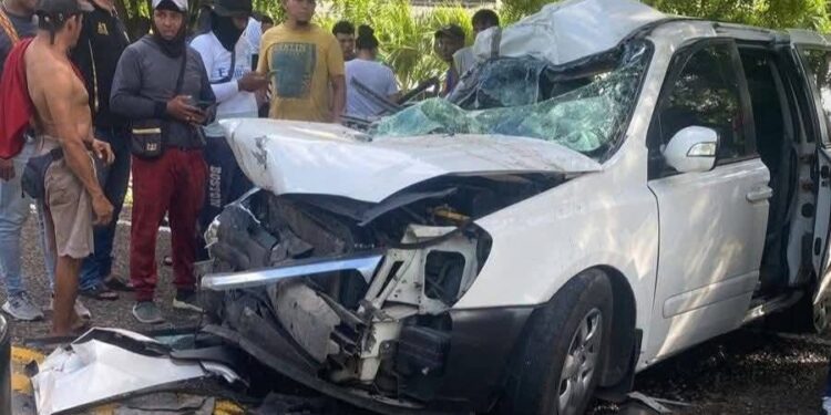 Vans que había salido de Barranquilla hacia Magangué sufrió accidente vial en Sucre: hubo tres muertos