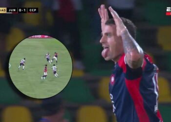 Vegetti le pegó de primera y marcó un golazo en Junior vs. Cerro Porteño