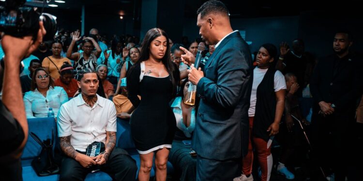 Video | Yailin en una iglesia cristiana junto a su pareja se viralizó