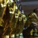el artesano que creó 3.000 réplicas de la Copa del Mundo