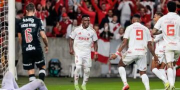 marcó doblete con Inter de Porto Alegre