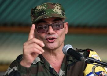 ¿Quién es "Iván Mordisco", el criminal más buscado en Colombia que propuso una alianza contra EE.UU.?