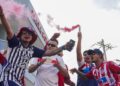 Ambiente de fiesta en la 72 por primer partido de la final