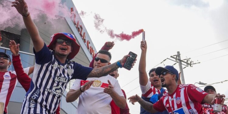 Ambiente de fiesta en la 72 por primer partido de la final