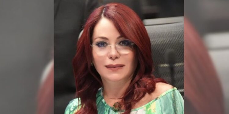 Apartan del cargo a congresista oficialista que ordenó suspender a Petro