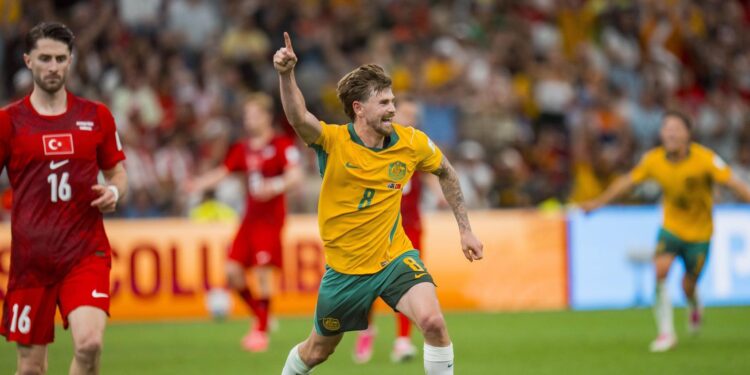 Australia sorprendió a Turquía y Escocia amargó el debut mundialista a Haití