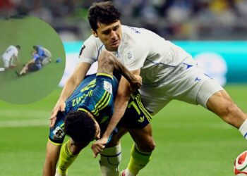 Camarógrafo de Colombia sale en ambulancia tras choque con jugador de Uzbekistán