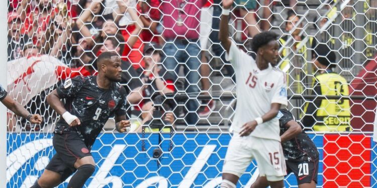 Canadá logró la primera victoria mundialista de su historia ante Catar