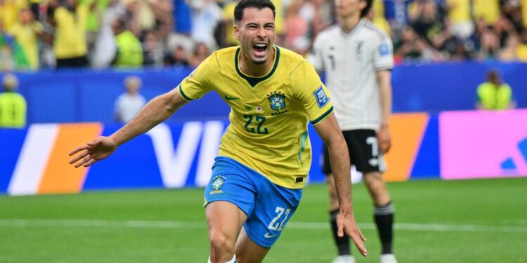 Con gol de Martinelli Brasil remontó al minuto 95 y clasifica a Brasil a octavos